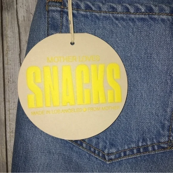 NWT MOTHER The Twizzy Knee Shorts Snacks High Rise Denim Shorts Size 26 - Picture 5 of 7